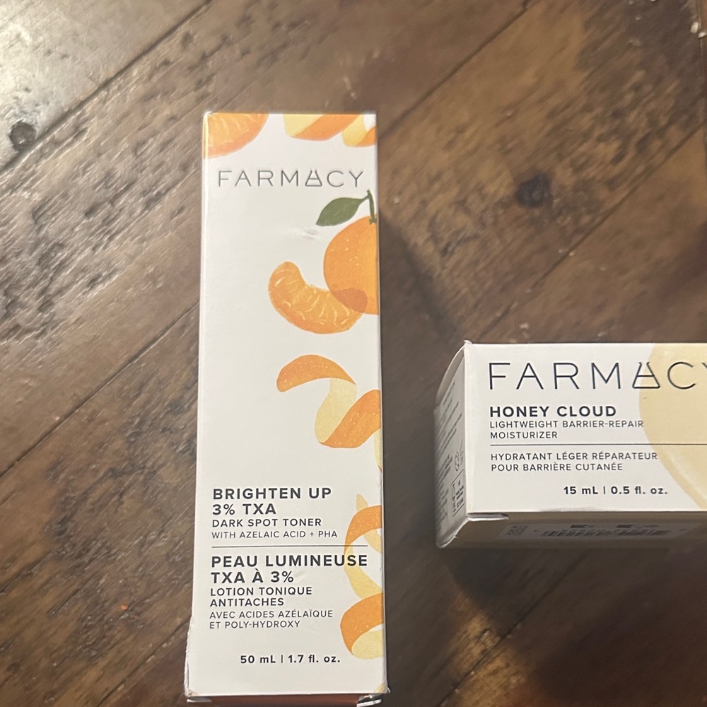 Farmacy Honey Cloud Lightweight Moisturizer in Cream and Yellow Accent